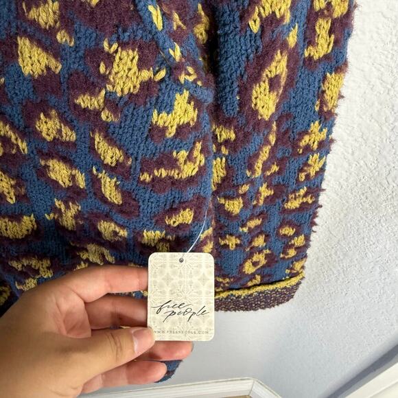 NWT FREE PEOPLE Little Animal Pullover / Blue Fig Combo - Picture 3 of 6